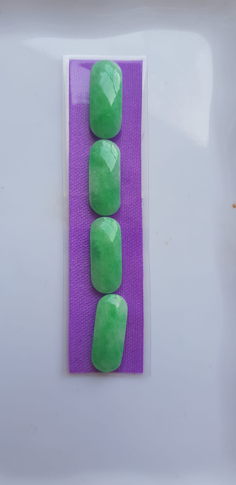 Bộ Lắc Tay Yên Ngựa Mới 4 viên Xanh Ngọc Tươi đều bóng đẹp Size Dài 20mm x Ngang 9mm x cao 3mm Đá Ngọc Cẩm Thạch tự nhiên Nữ mệnh mộc hỏa thủy bọc vàng đeo đẹp sang món quà tặng ý nghĩa gửi đến Mẹ và người thân ạ