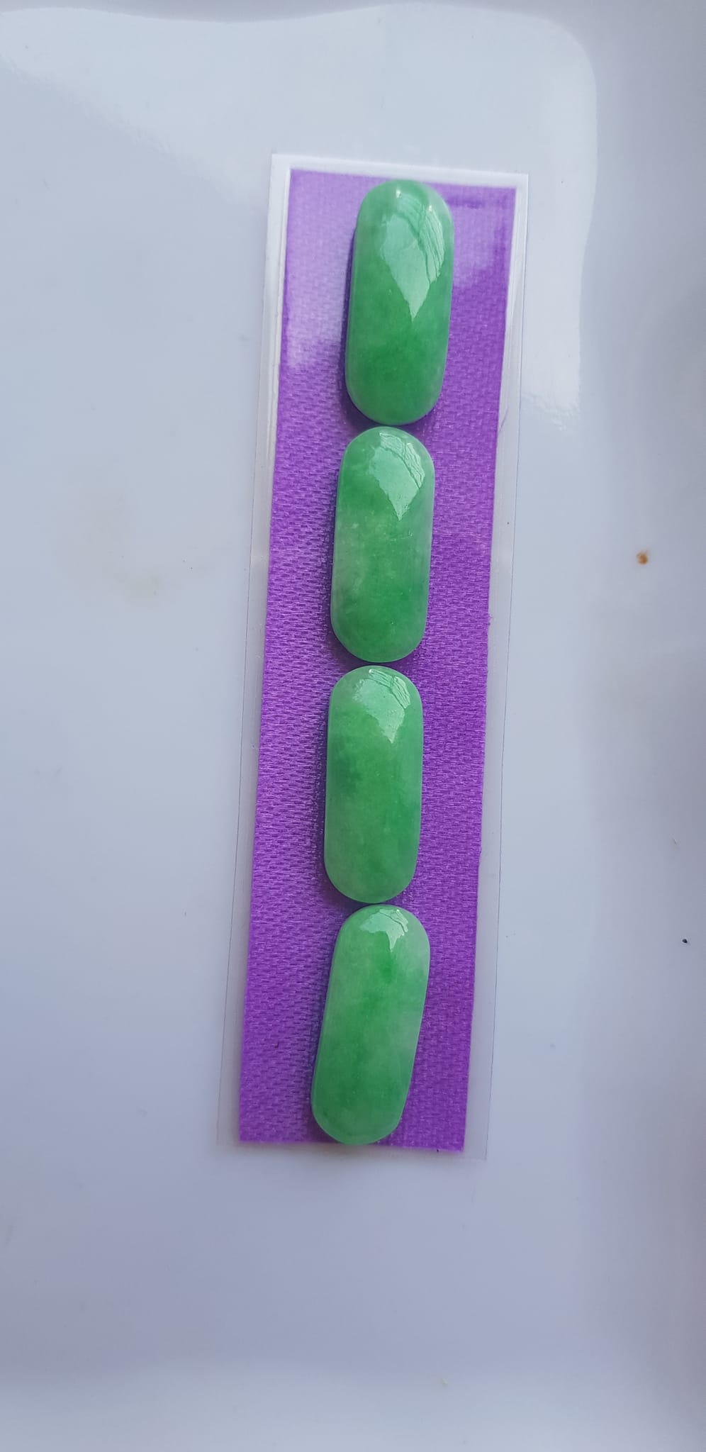 Bộ Lắc Tay Yên Ngựa Mới 4 viên Xanh Ngọc Tươi đều bóng đẹp Size Dài 20mm x Ngang 9mm x cao 3mm Đá Ngọc Cẩm Thạch tự nhiên Nữ mệnh mộc hỏa thủy bọc vàng đeo đẹp sang món quà tặng ý nghĩa gửi đến Mẹ và người thân ạ