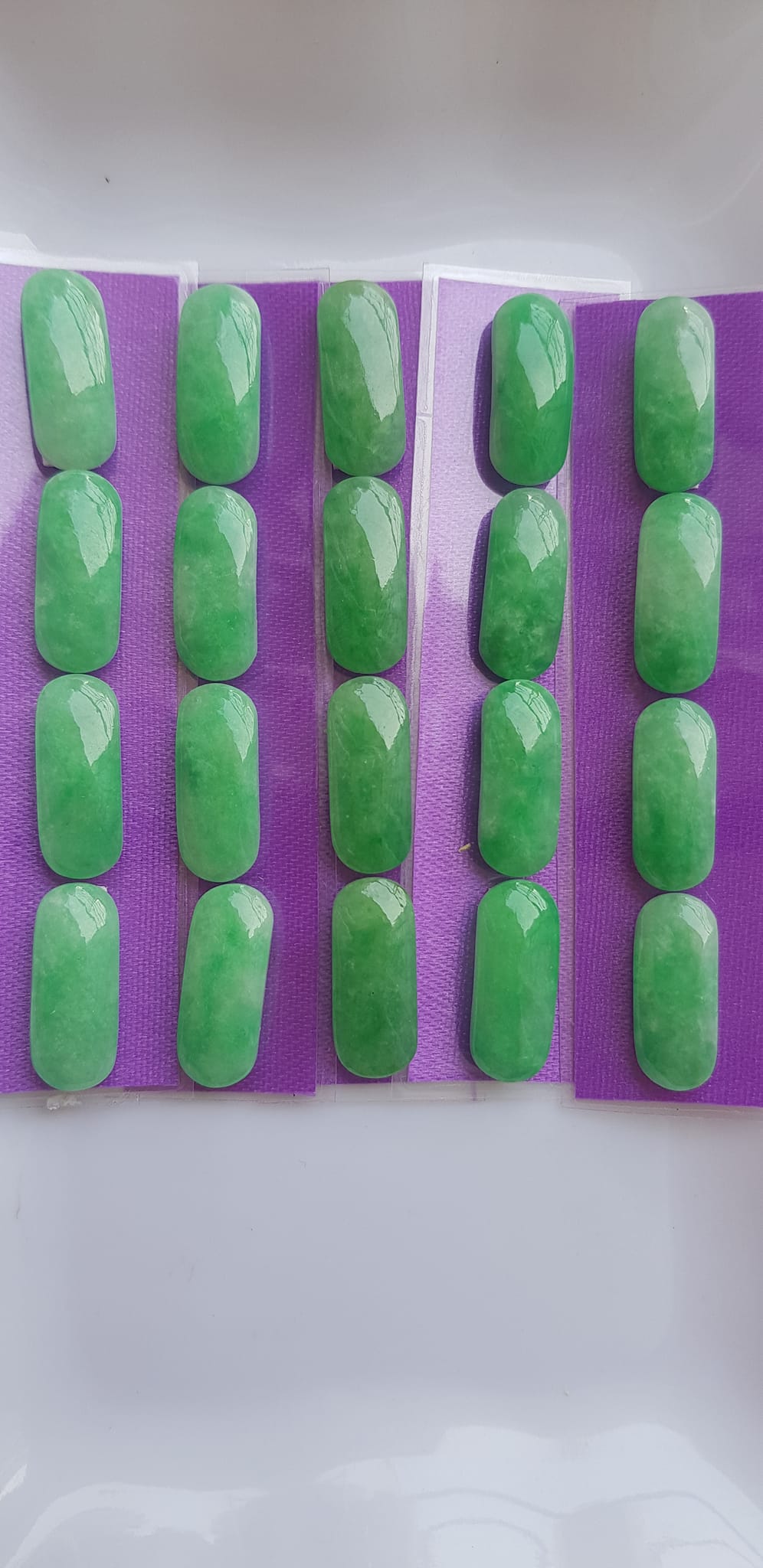 Bộ Lắc Tay Yên Ngựa Mới 4 viên Xanh Ngọc Tươi đều bóng đẹp Size Dài 20mm x Ngang 9mm x cao 3mm Đá Ngọc Cẩm Thạch tự nhiên Nữ mệnh mộc hỏa thủy bọc vàng đeo đẹp sang món quà tặng ý nghĩa gửi đến Mẹ và người thân ạ