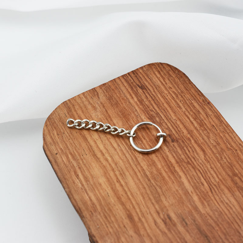 Khuyên tai chuỗi xích titan không gỉ đơn giản unisex
