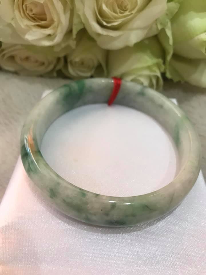 VÒNG NAM ĐÁ CẨM THẠCH TỰ NHIÊN BẢN HẸ LÝ A SỊN 61MM CAO 13,9MM MÀU TRẮNG TRONG XANH LÁ VÂN NAM 70KG TỚI 85KG