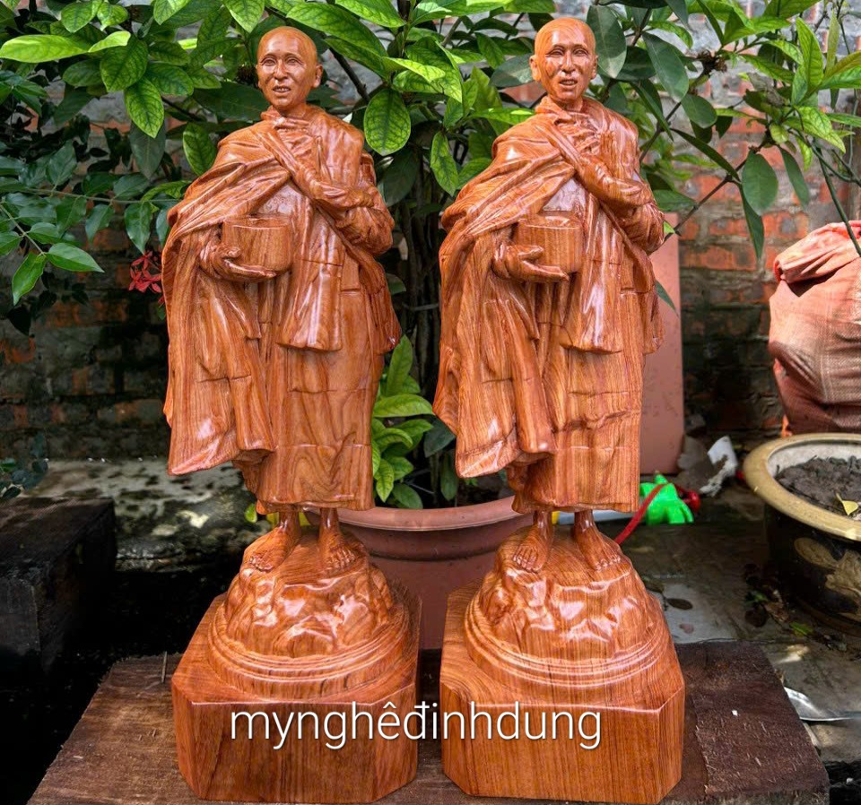 Tượng ngài thích minh tuệ bằng gỗ hương đá kt cao 40x14x13cm