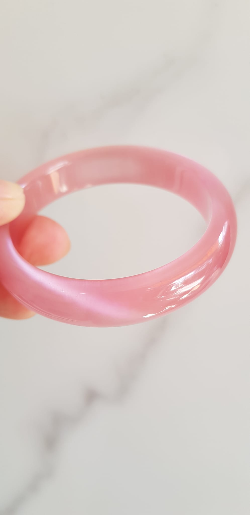 Vòng tay nữ đá mắt mèo hồng bản hẹ mới Ni 53mm x cao 13mm x dầy 7mm nữ 50kg - 57kg đeo màu hồng hồng nhẹ xinh tươi đẹp rẻ lắm chuẩn hợp nữ mệnh hỏa mệnh thổ ạ