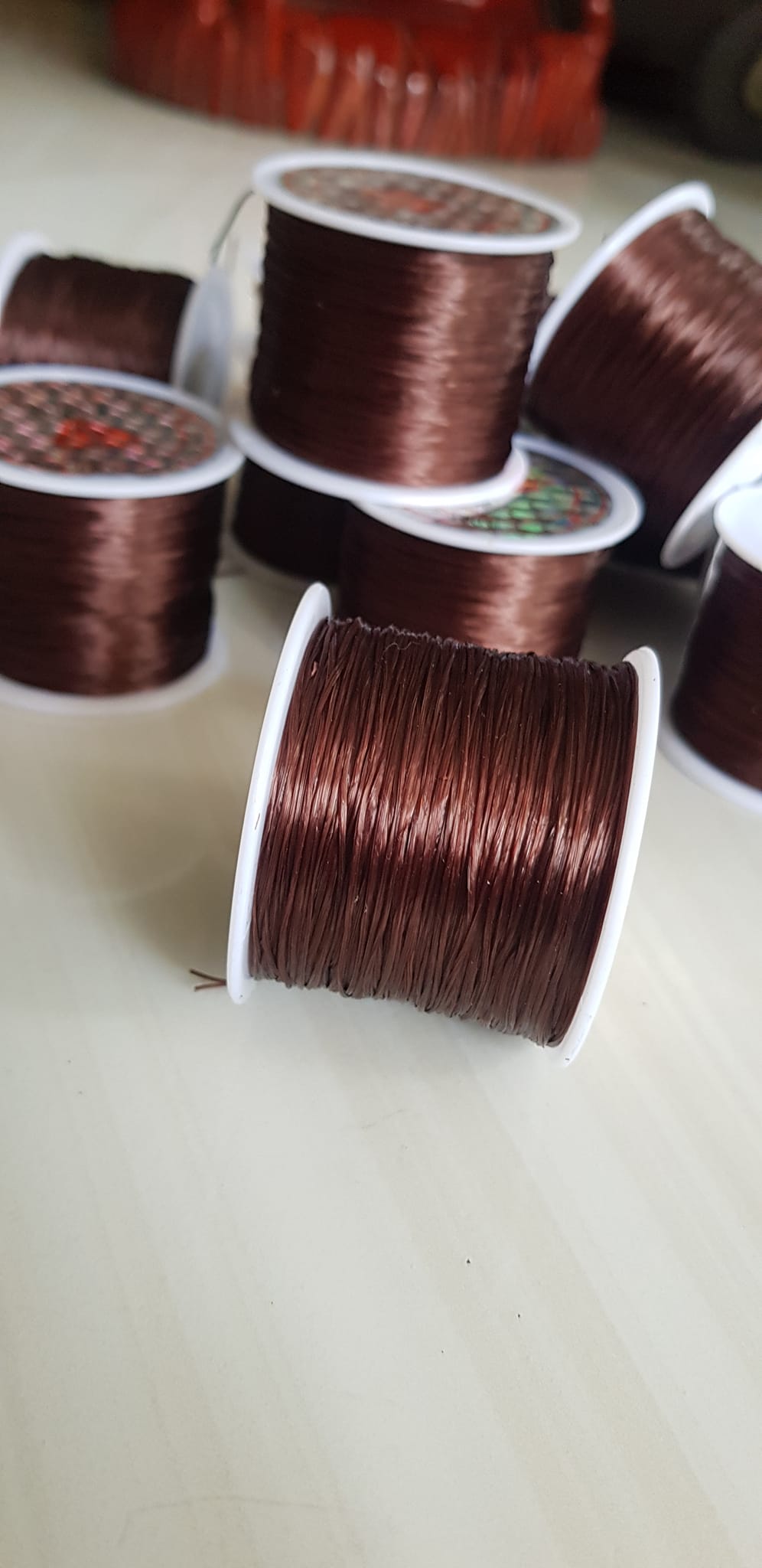 Cuộn Dây Thun CO GIÃN màu Nâu chuyên xỏ vòng đeo tay hạt chuỗi Dây này là dây thun chuyên xỏ vòng chuỗi màu Nâu, có đủ màu Anh Chị đang đeo chuỗi muốn thay dây khác cho vòng thì đặt cuộn Thun chỉ này nhé