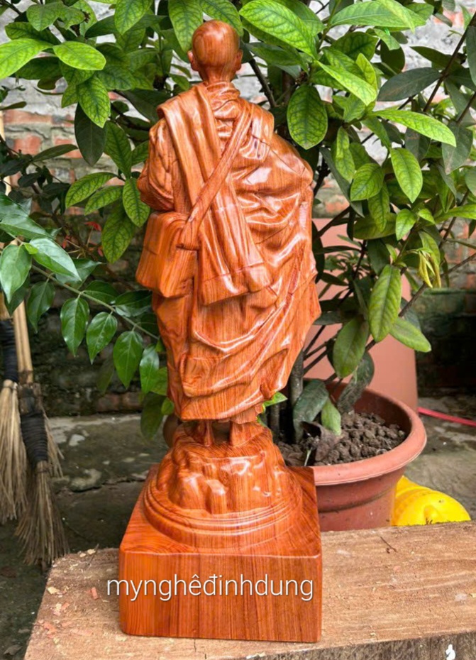 Tượng ngài thích minh tuệ bằng gỗ hương đá kt cao 40x14x13cm