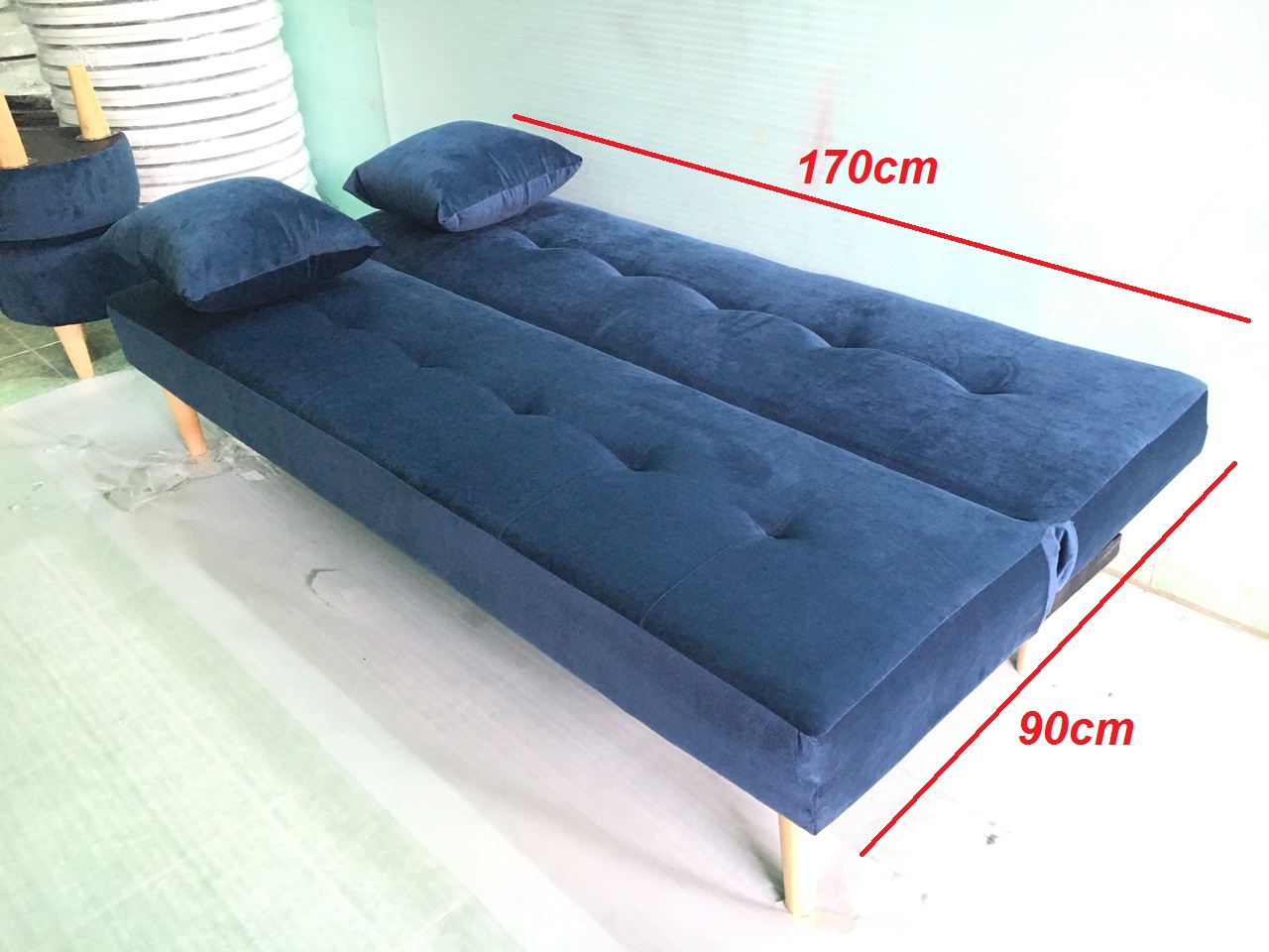 Ghế sofa giường, sofa bed phòng khách xanh dương đậm nhung và 2 đôn tròn G2D