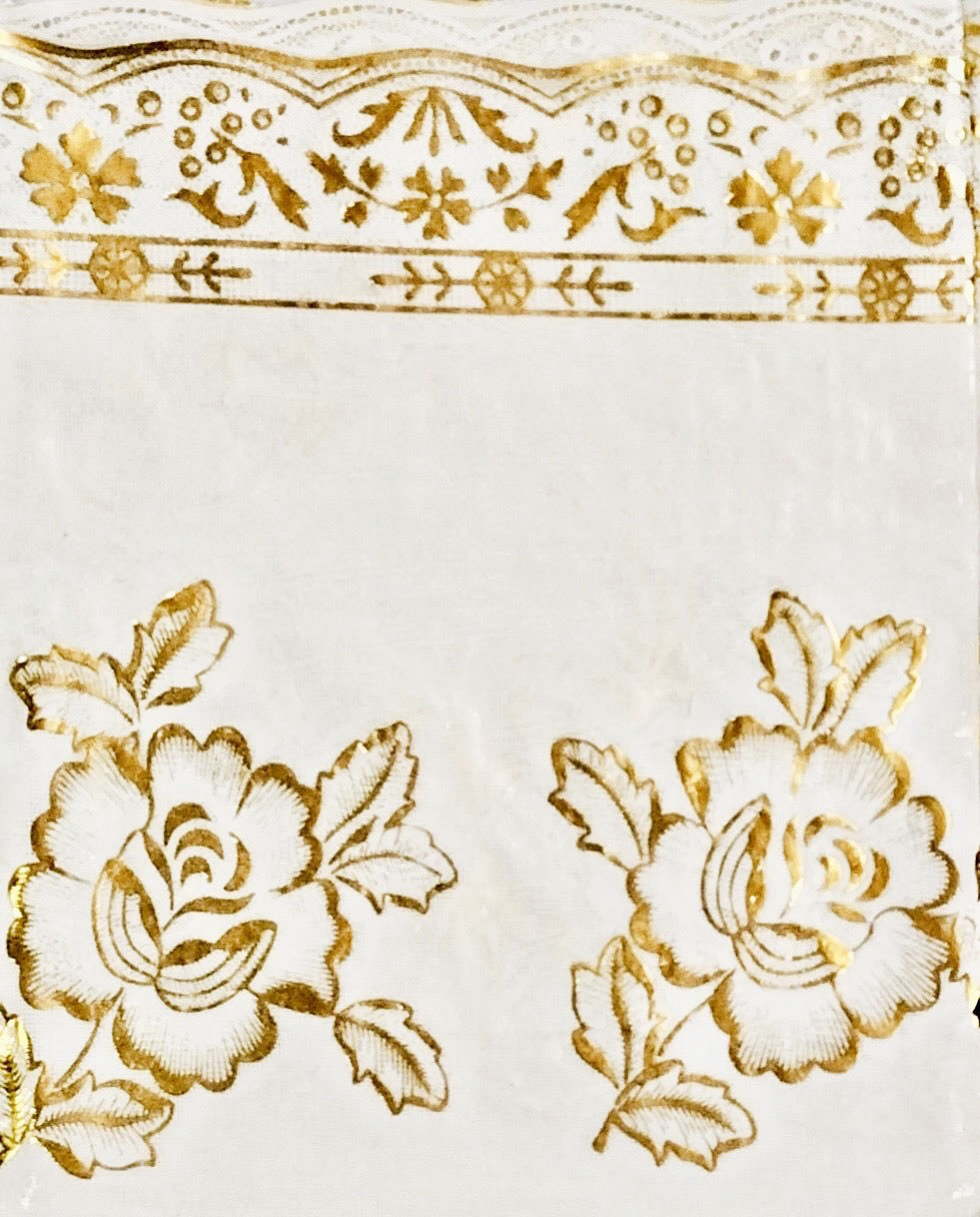 Khăn trải bàn PAULEE WLG-751 hoa văn nhũ vàng (152cm x 228cm)