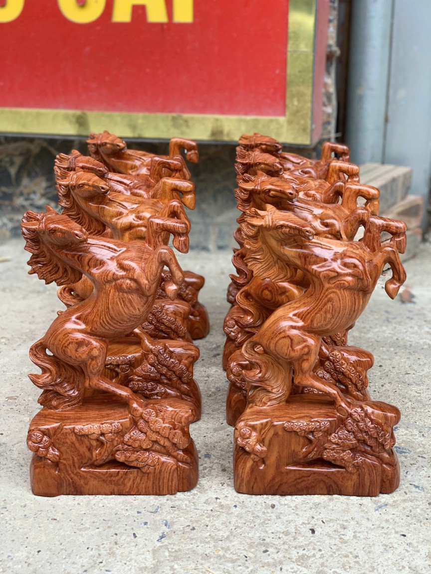 Tượng nhất mã phi thiên bằng gỗ hương kt 20×12×5cm