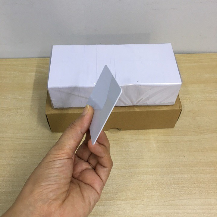 Hộp 250 thẻ nhựa trắng PVC ( in nhiệt)