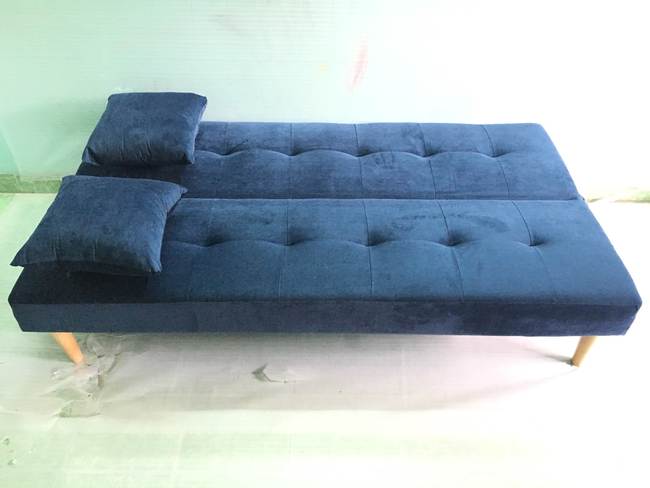 Ghế sofa giường, sofa bed phòng khách xanh dương đậm nhung và 2 đôn tròn G2D
