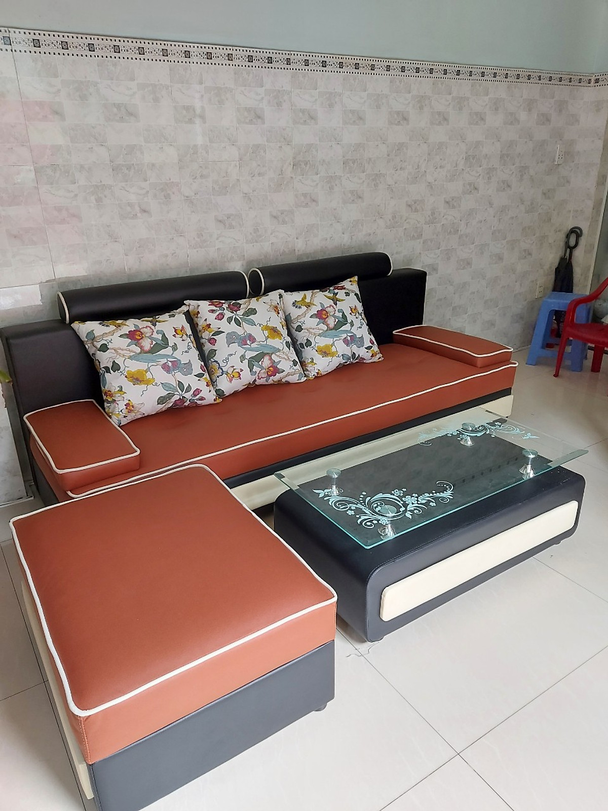 Bộ sofa văng Juno Sofa 2m2 kèm đôn 60 x 80 cm và tặng bàn Kính (màu cam)
