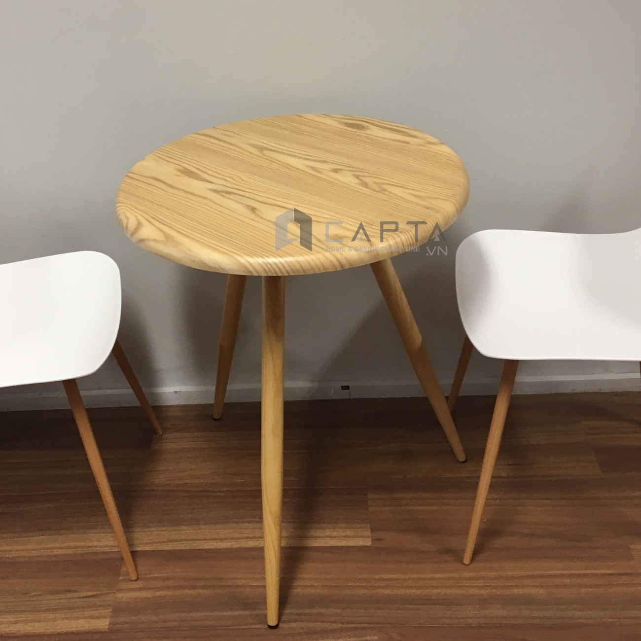 Bàn gỗ cafe màu tự nhiên TE1512-06 Nội thất Capta Bàn tiếp khách mặt tròn 60cm MDF Melamin vân gỗ chân thép sơn giả gỗ tại hcm