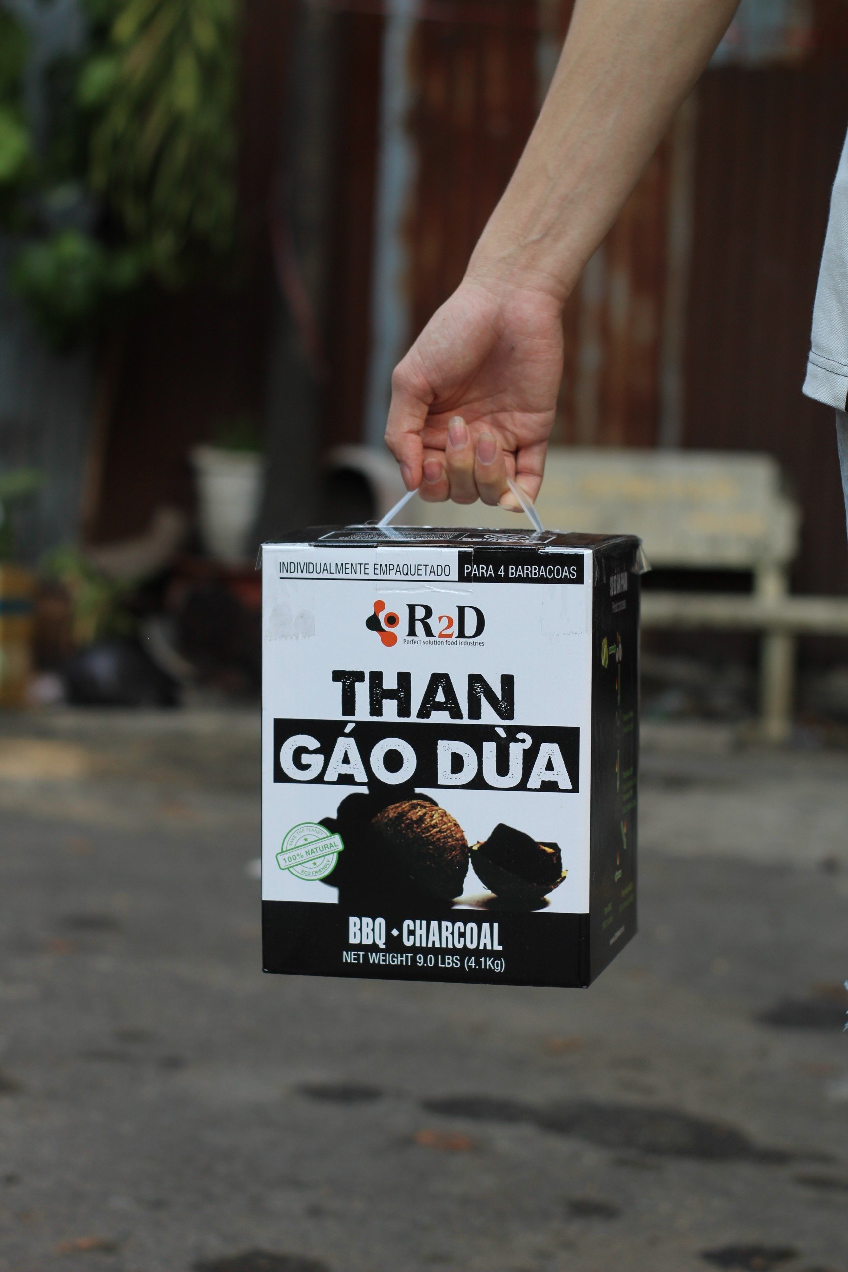 Than gáo dừa không khói chính hãng R2D hộp 4 KG than nướng BBQ an toàn cho sức khoẻ gia đình bạn