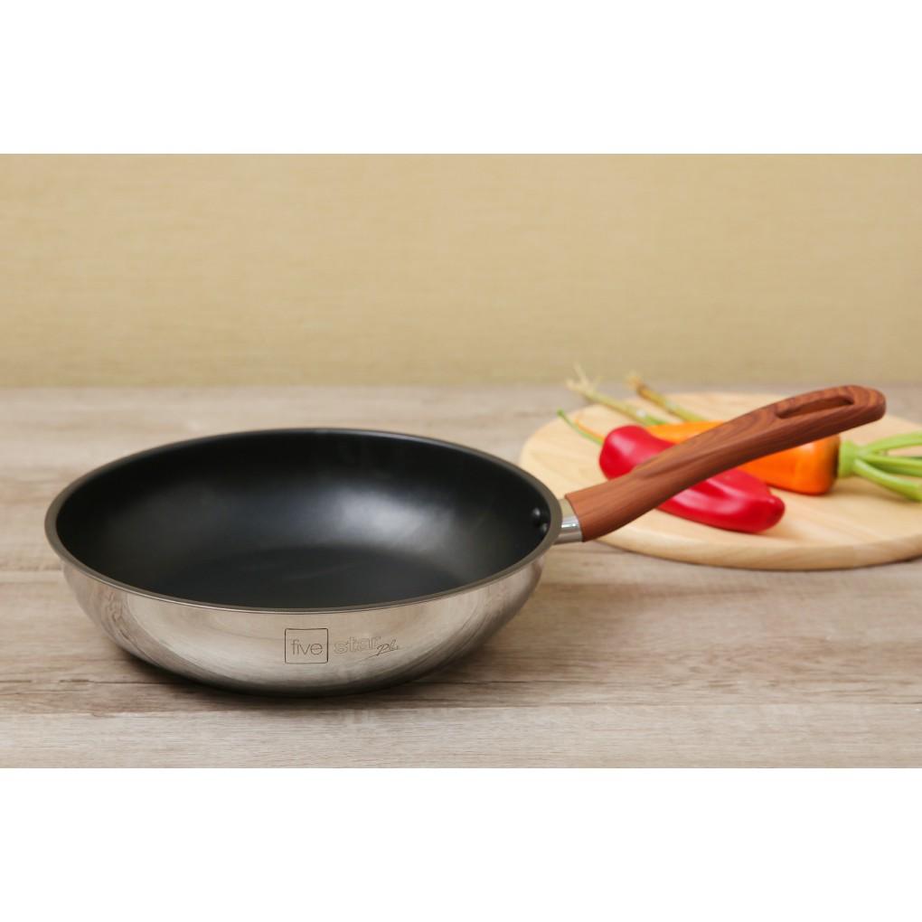 Chảo chống dính 3 đáy bếp từ inox 304 FIVESTAR quai gỗ cách nhiệt , tặng 5 muỗng ( 26cm / 28cm )