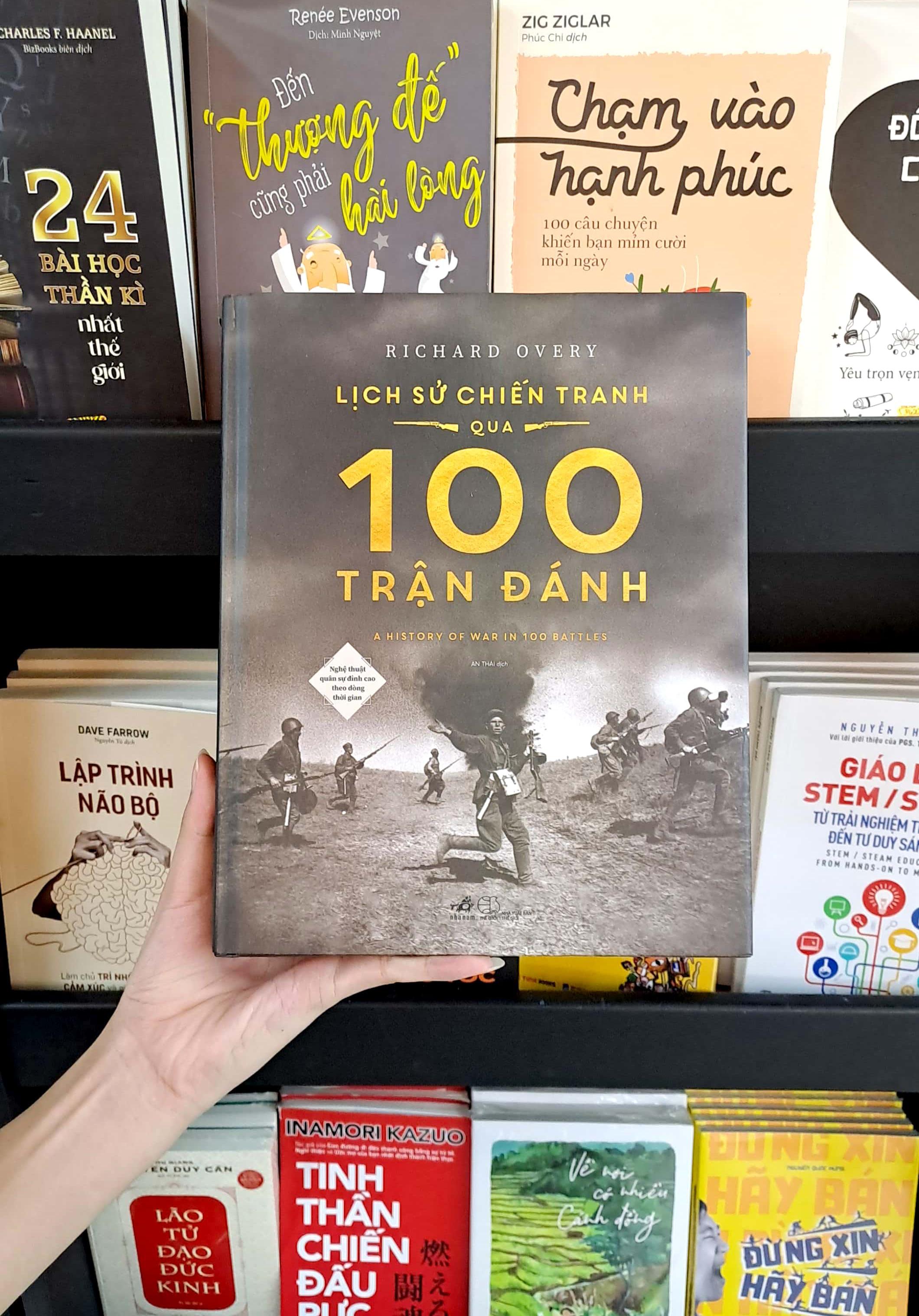 Lịch Sử Chiến Tranh Qua 100 Trận Đánh - Nghệ Thuật Quân Sự Đỉnh Cao Theo Dòng Thời Gian - Bìa Cứng