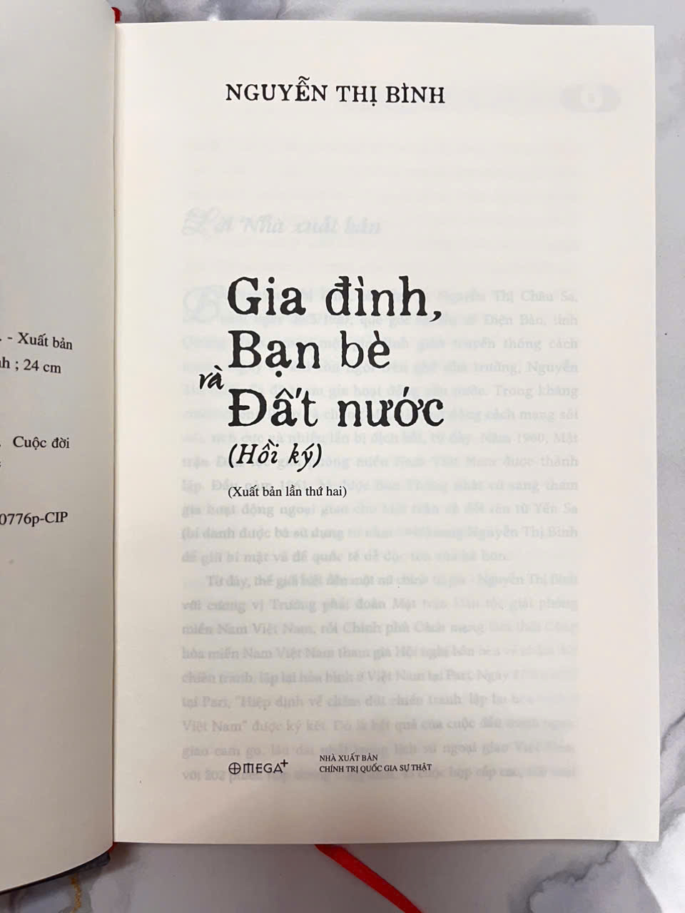 Hồi Ký Nguyễn Thị Bình - Gia Đình, Bạn Bè Và Đất Nước - Bìa Mềm