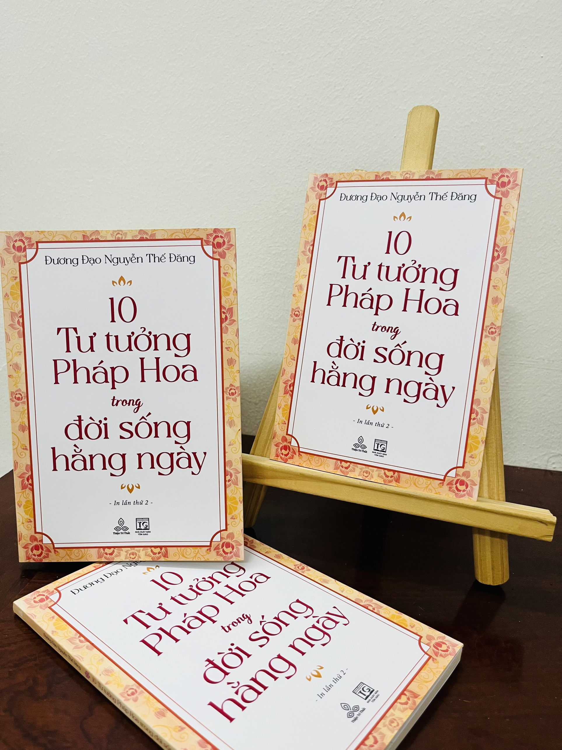 Sách 10 TƯ TƯỞNG PHÁP HOA TRONG ĐỜI SỐNG HẰNG NGÀY