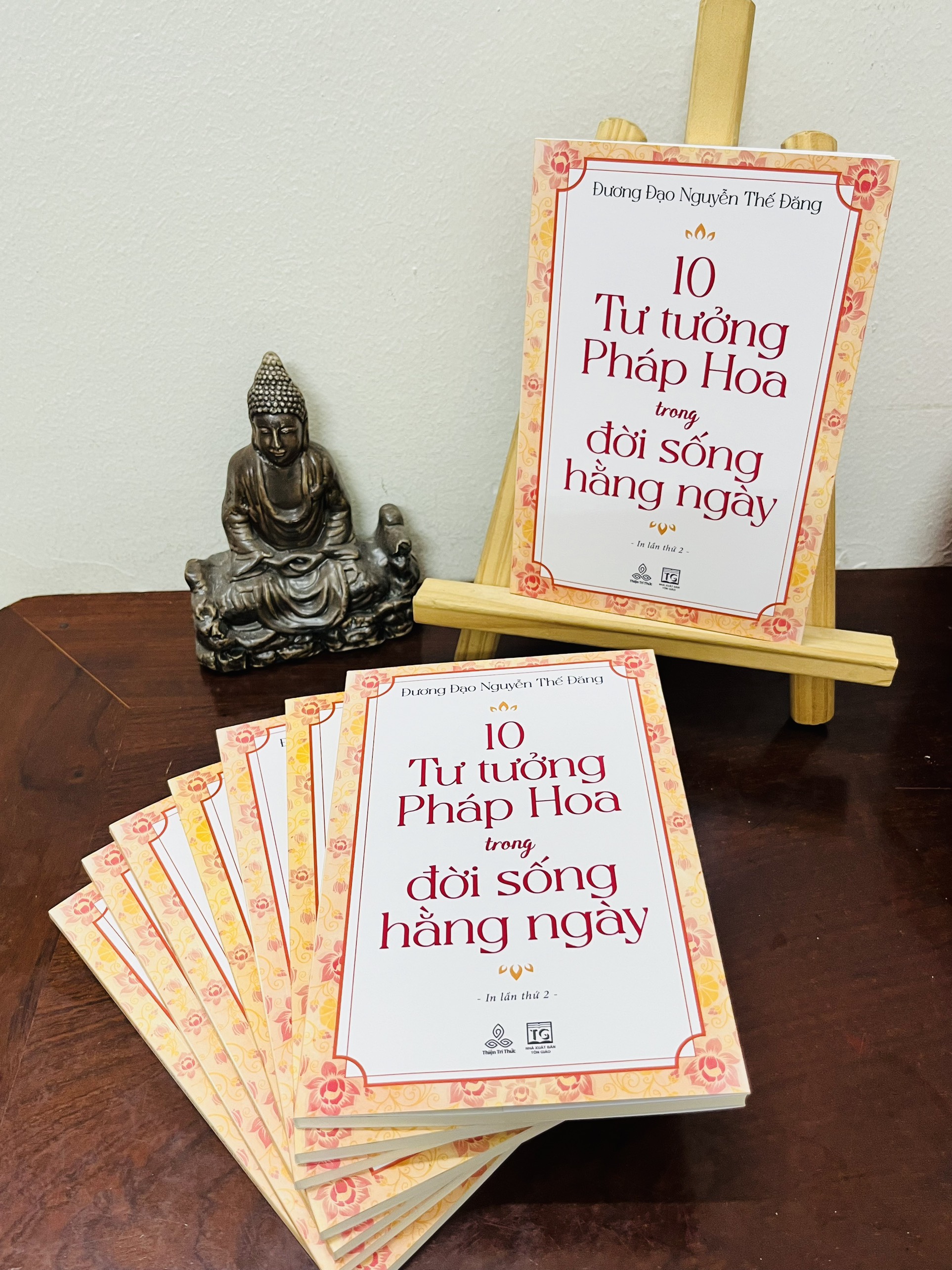 Sách 10 TƯ TƯỞNG PHÁP HOA TRONG ĐỜI SỐNG HẰNG NGÀY