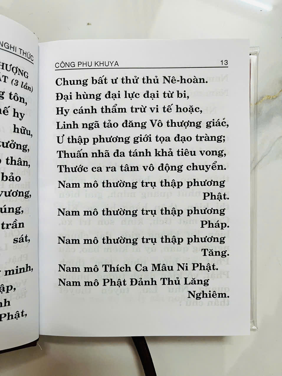 Kinh Nhật Tụng khổ 11.5x15.5 bìa cứng , tặng kèm bao sách