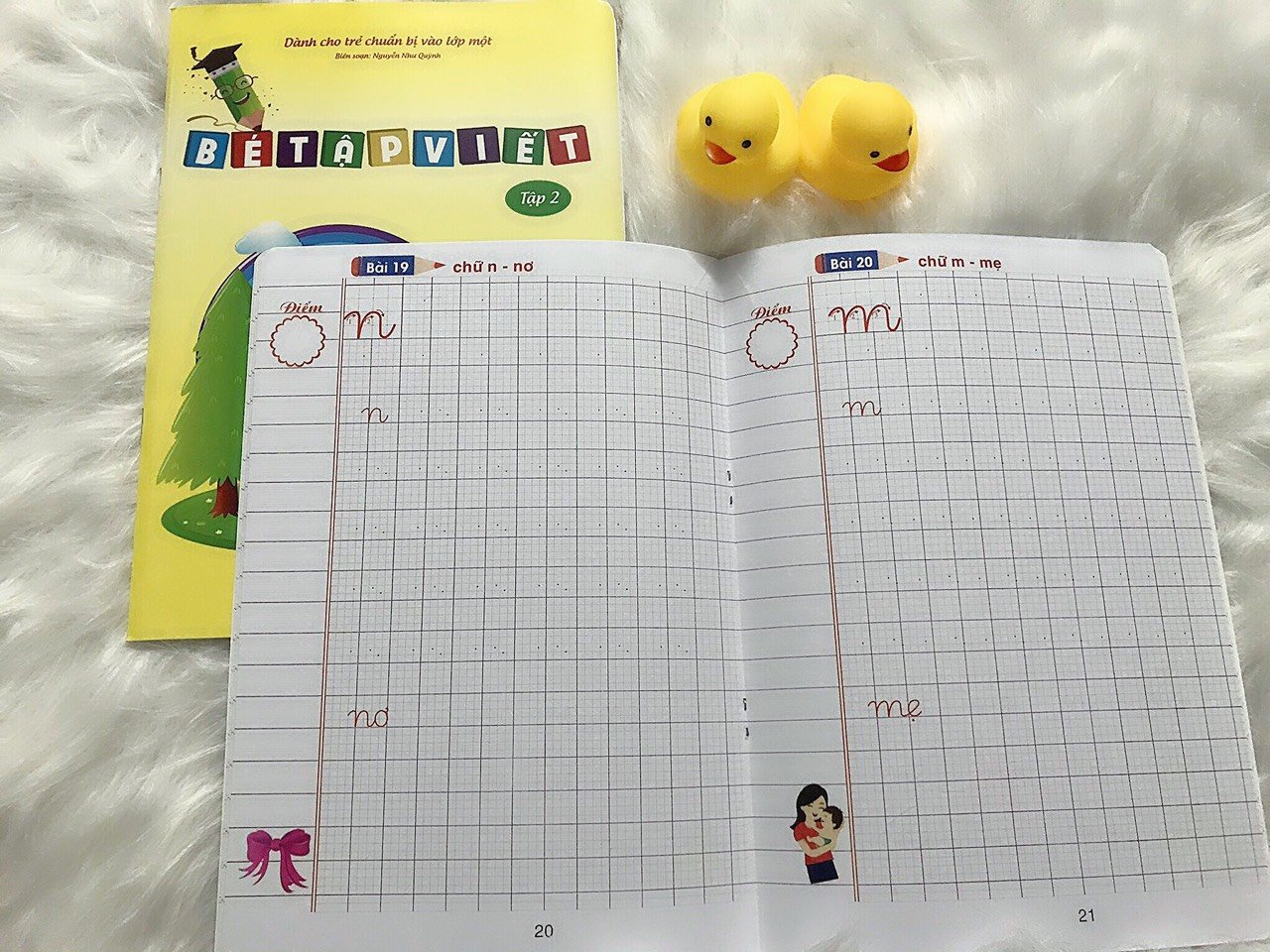 Sách-Combo 3 cuốn sách: Bé học Toán, Bé tập Viết quyển 1,2 dành cho bé Tự tin vào lớp 1