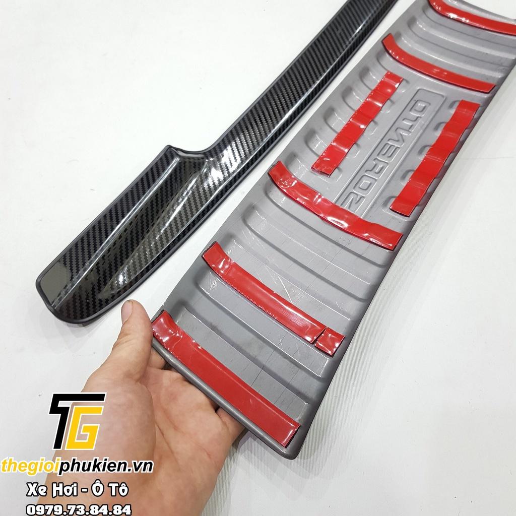 BỘ SẢN PHẨM Nẹp bước chân và ốp chống trầy cốp Kia Sorento 2021 - Mẫu vân Carbon