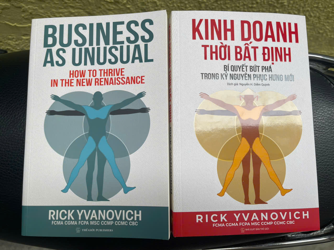 Combo Kinh Doanh Thời Bất Định và Business As Unusual - How To Thrive In The New Renaissance ( 2 cuốn - bản tiếng Việt + tiếng Anh ) - Phục Hưng Books