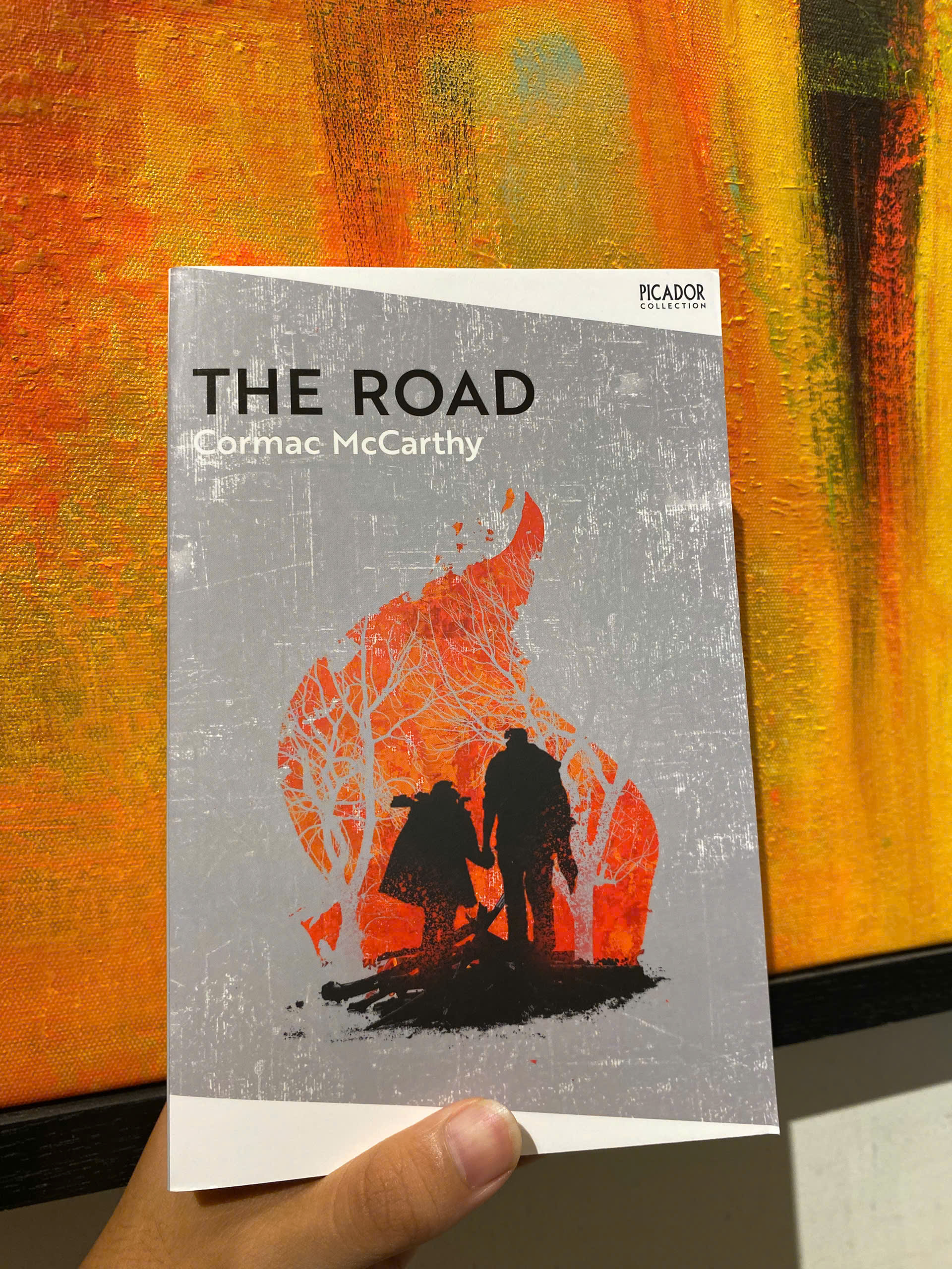 Sách - The Road: Pulitzer Prize Winner & National Bestseller by Cormac McCarthy - English Novel / Sách Ngoại văn Nhập khẩu