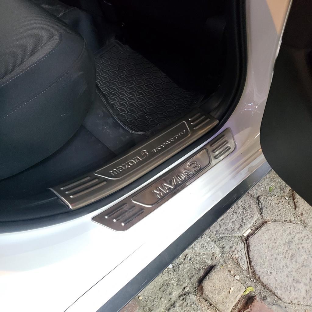 BỘ SẢN PHẨM Nẹp bước chân và ốp chống trầy cốp Mazda 3 2020 - Mẫu Inox