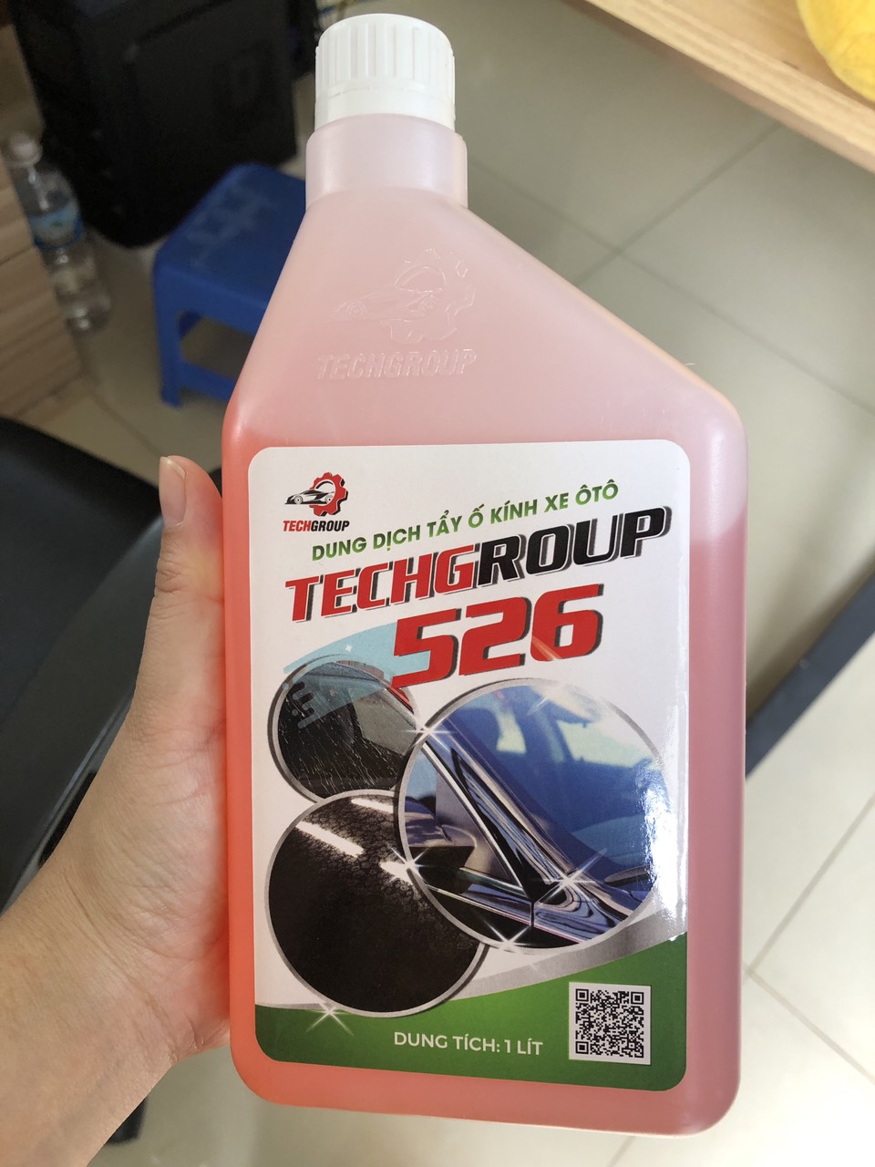 Dung dịch tẩy ố kính xe ôtô Techgroup – 526 1 Lít
