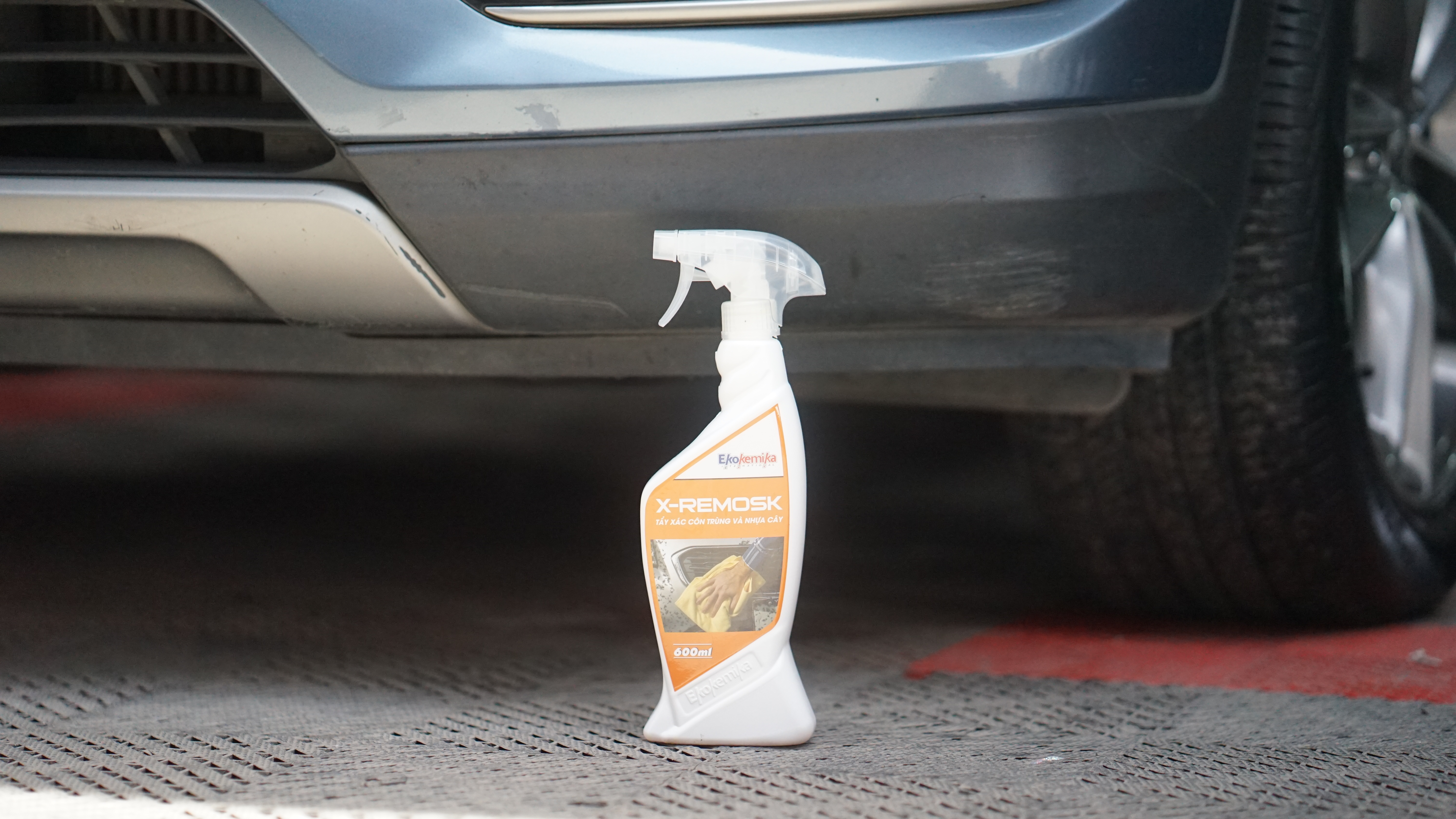 NƯỚC LÀM SẠCH NHỰA CÂY & XÁC CÔN TRÙNG BÁM TRÊN THÂN XE Ô TÔ X-REMOSK 600ML THƯƠNG HIỆU EKOKEMIKA