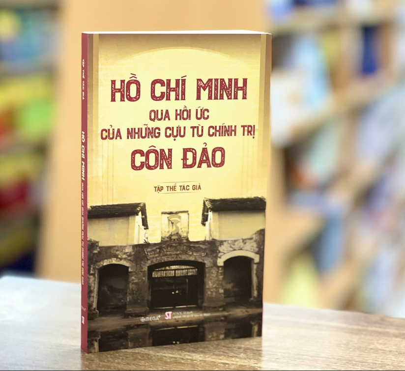 Sách - Hồ Chí Minh qua hồi ức của những cựu tù chính trị Côn Đảo - Nhiều tác giả