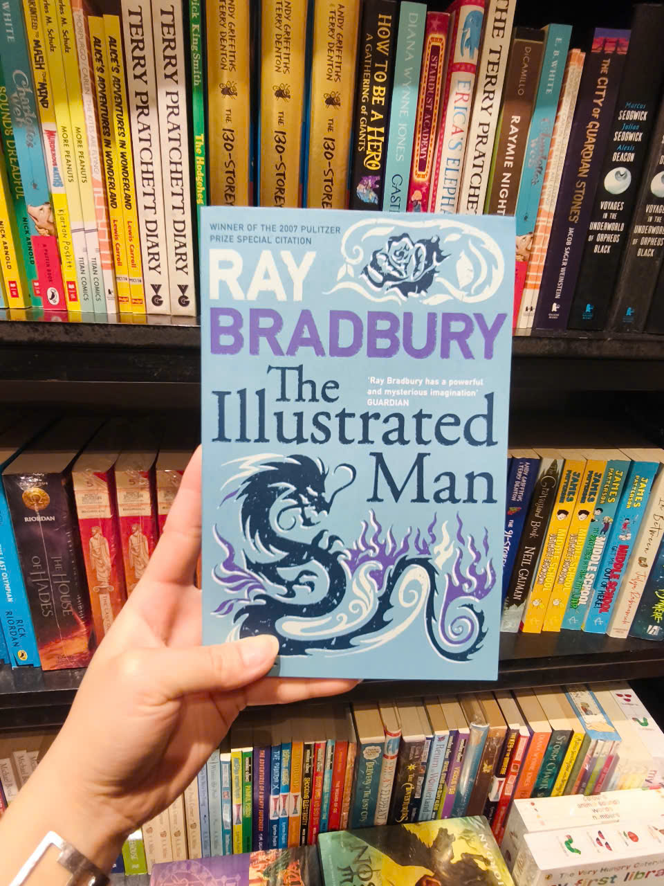 Sách - The Illustrated Man by Ray Bradbury - Sách tiếng anh, bìa mềm, tiểu thuyết/ Fiction/ Novel
