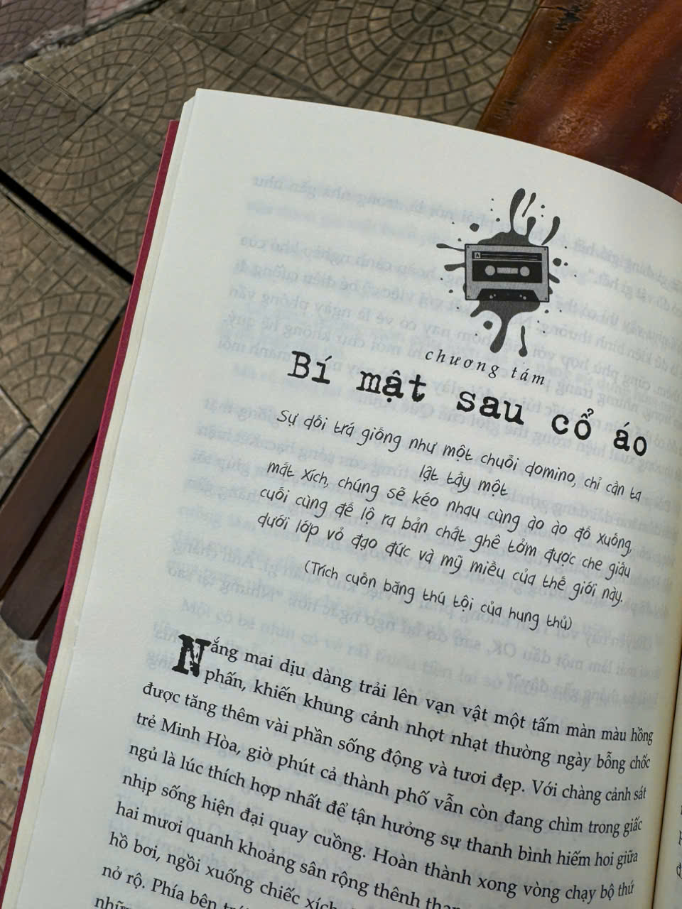 (Tặng kèm bookmark) KỲ ÁN TRÊN THÁP HOA HỒNG – Nguyễn Hoàng Nguyên – Az Việt Nam – NXB Dân Trí