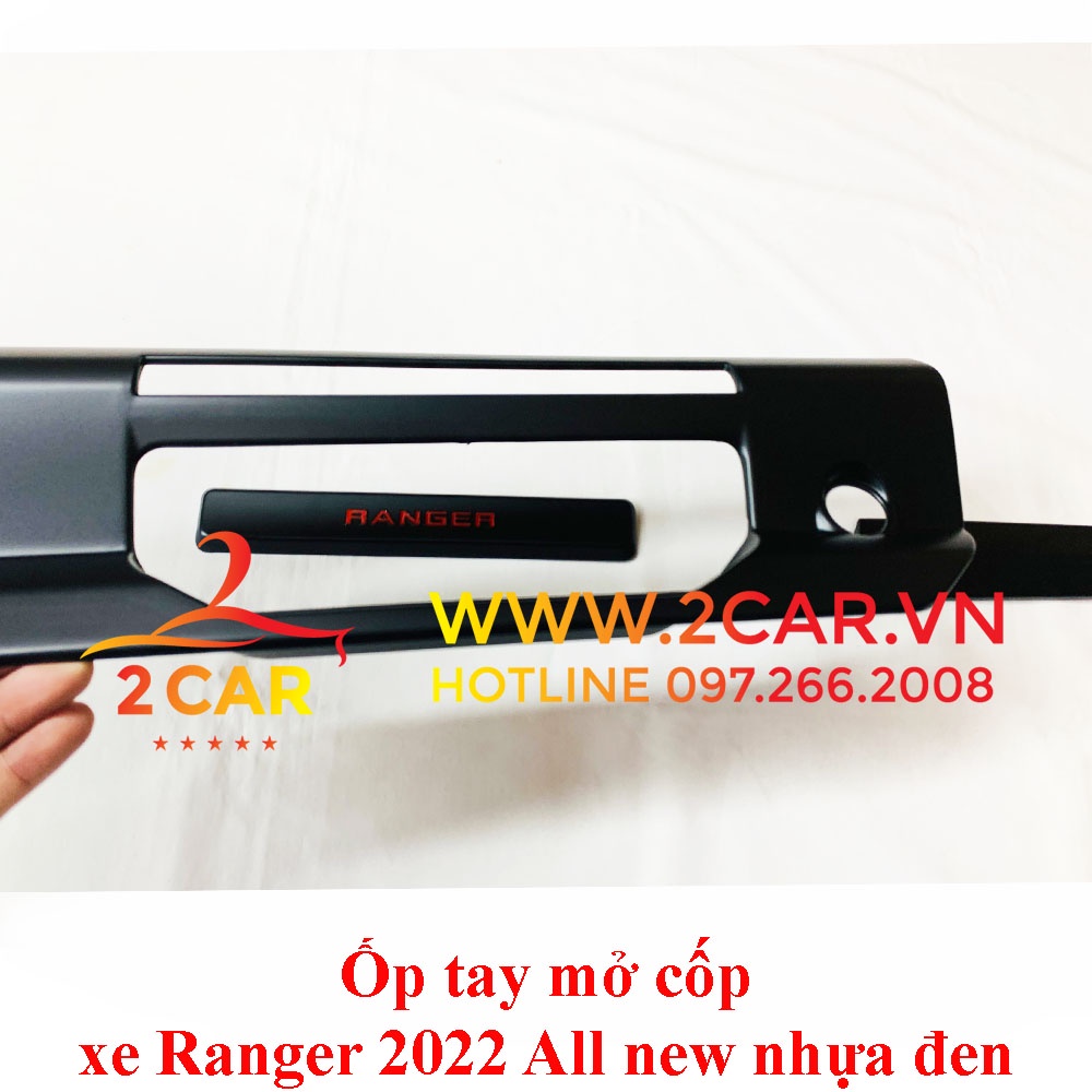 Ốp tay mở cốp xe Ford Ranger 2022, 2023 Nhựa Đen chữ đỏ cao cấp