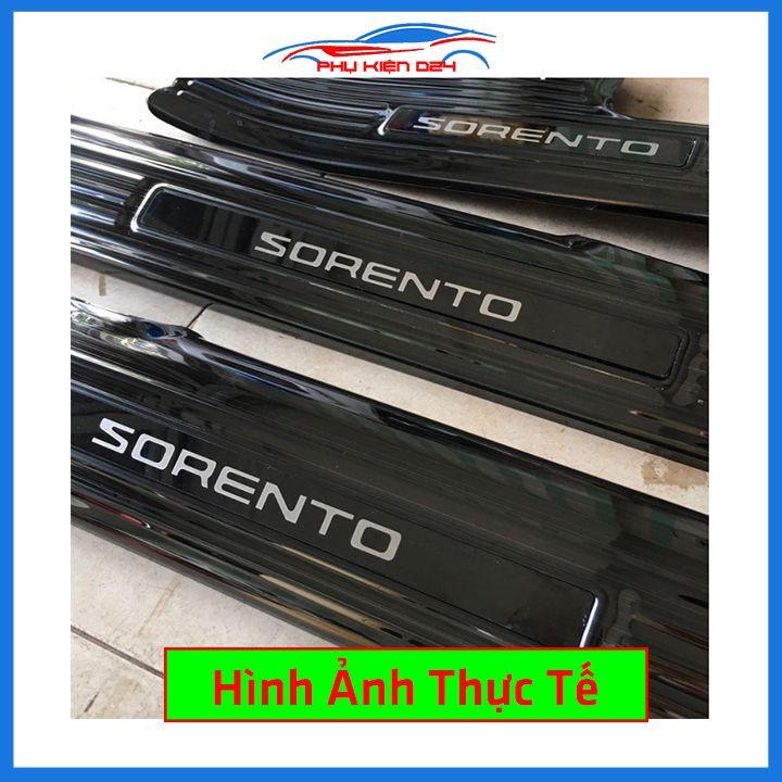 Bộ ốp bậc cửa trong ngoài nẹp bước chân Sorento 2020-2021 vân Titan chống trầy trang trí xe