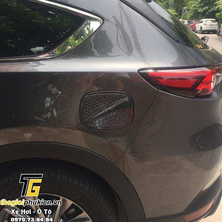 Ốp nắp đậy bình xăng Mazda CX8, CX-8 vân Carbon