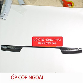 Ốp chống trầy cốp trong, ngoài xe Kia Sonet 2021-2022, Chất liệu Carbon cao cấp
