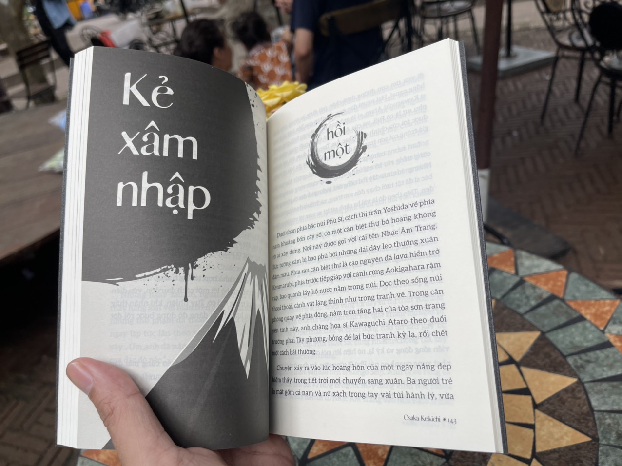 BÓNG MA TRÊN PHỐ GINZA - Osaka Keikichi – Annie và Xuân Sinh dịch - AZ Việt Nam - NXB Bản Thanh Niên