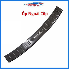 Ốp chống trầy cốp Mazda 3 2020-2021-2022 thép không gỉ vân Cacbon bảo vệ xe chống va đập