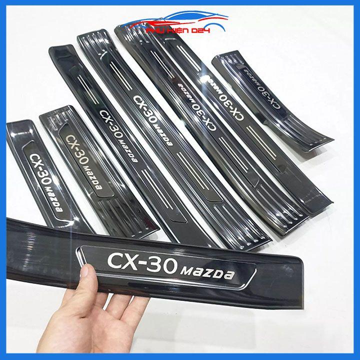 Ốp bậc cửa, nẹp bước chân trong ngoài Mazda CX30 CX-30 2021-2022-2023 vân Titan chống trầy bảo vệ trang trí xe