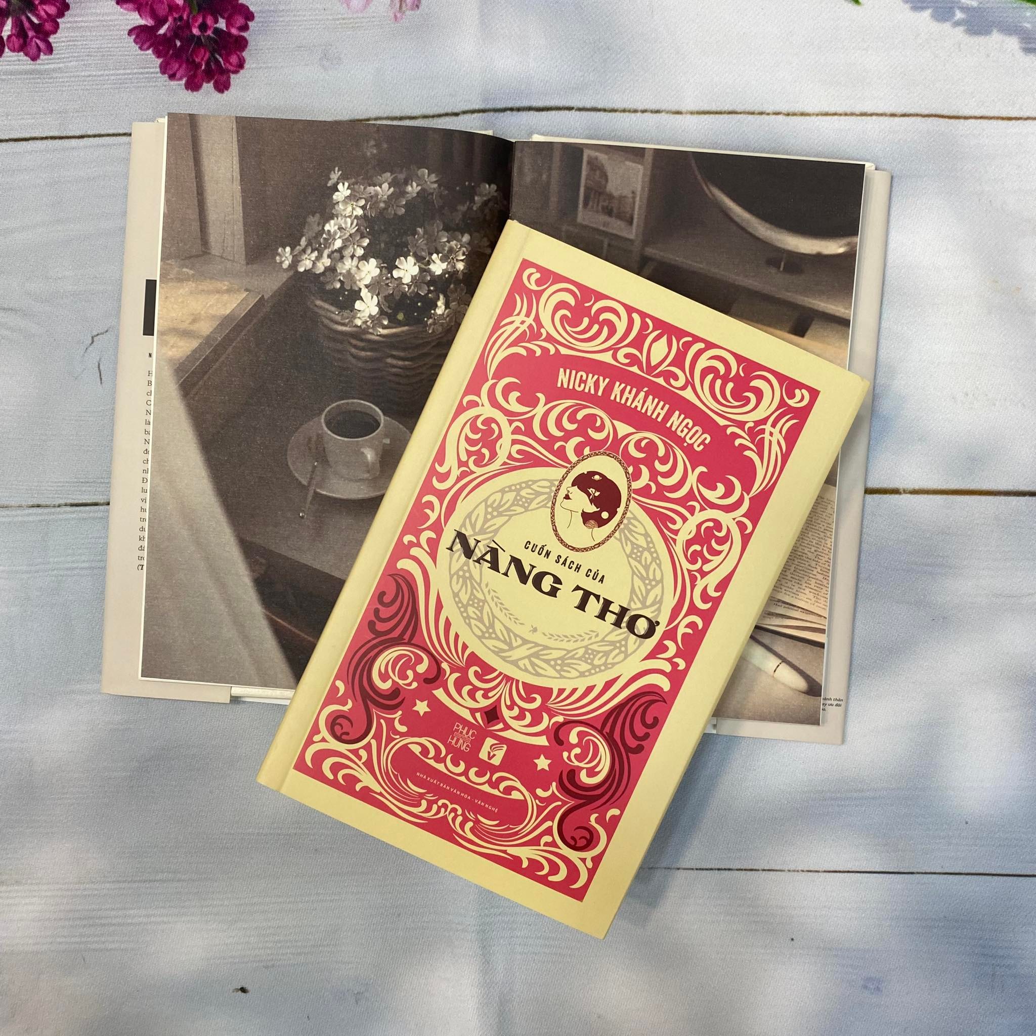 Cuốn sách của nàng thơ