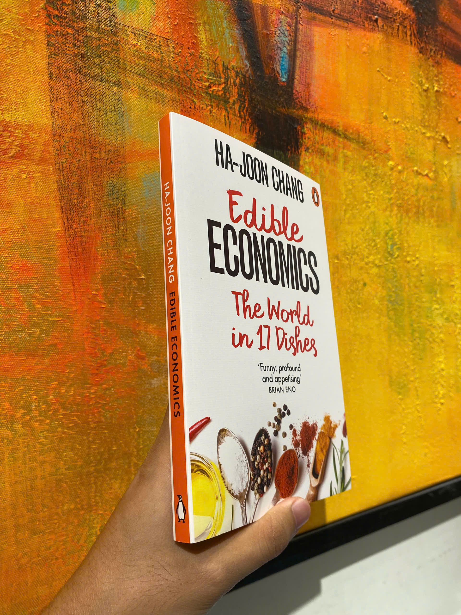 Sách - Edible Economics: A Hungry Economist Explains the World by Ha-Joon Chang - Kinh tế, Kinh doanh tiếng Anh / Business & Economics / Politics / Finance English Book