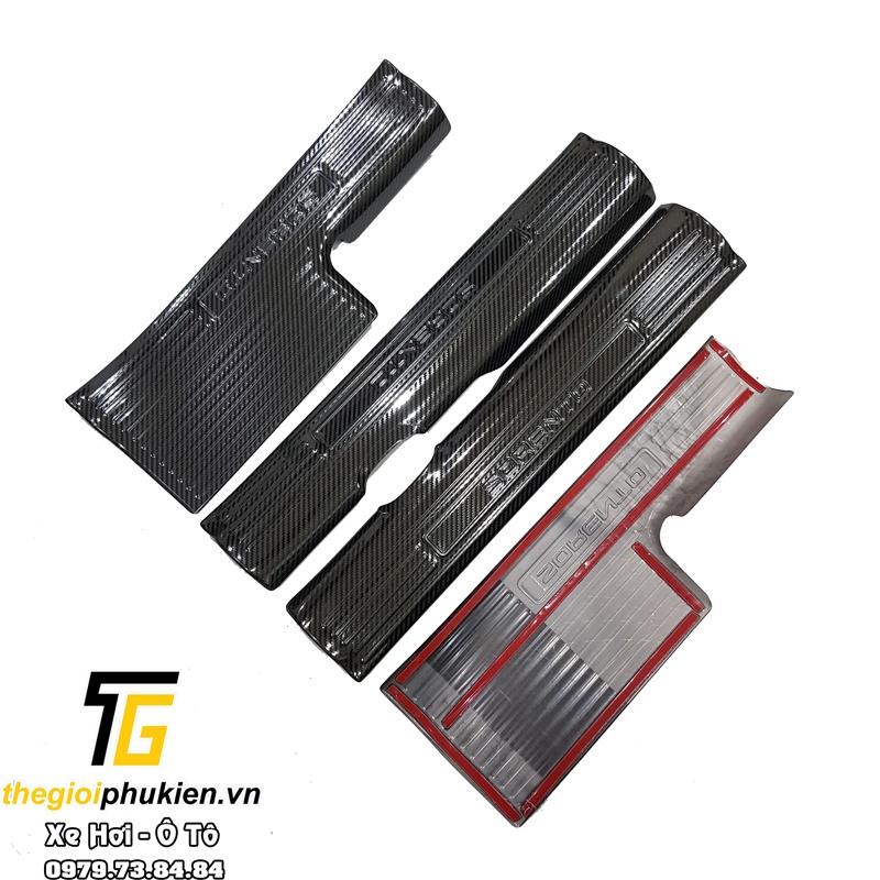 BỘ SẢN PHẨM Nẹp bước chân và ốp chống trầy cốp Kia Sorento 2021 - Mẫu vân Carbon