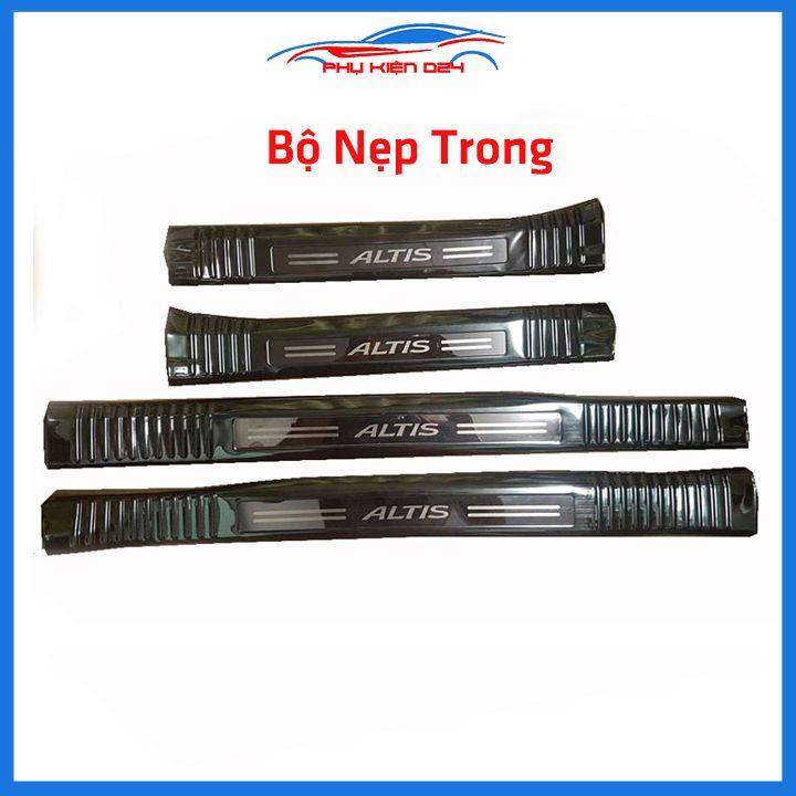 Bộ ốp bậc cửa trong ngoài nẹp bước chân Altis 2014-2015-2016-2017-2018-2019-2020-2021 vân Titan chống trầy trang trí xe