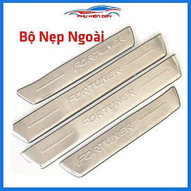 Bộ ốp bậc cửa trong ngoài nẹp bước chân Fortuner 2017-2018-2019-2020-2021-2022 Inox chống trầy trang trí xe