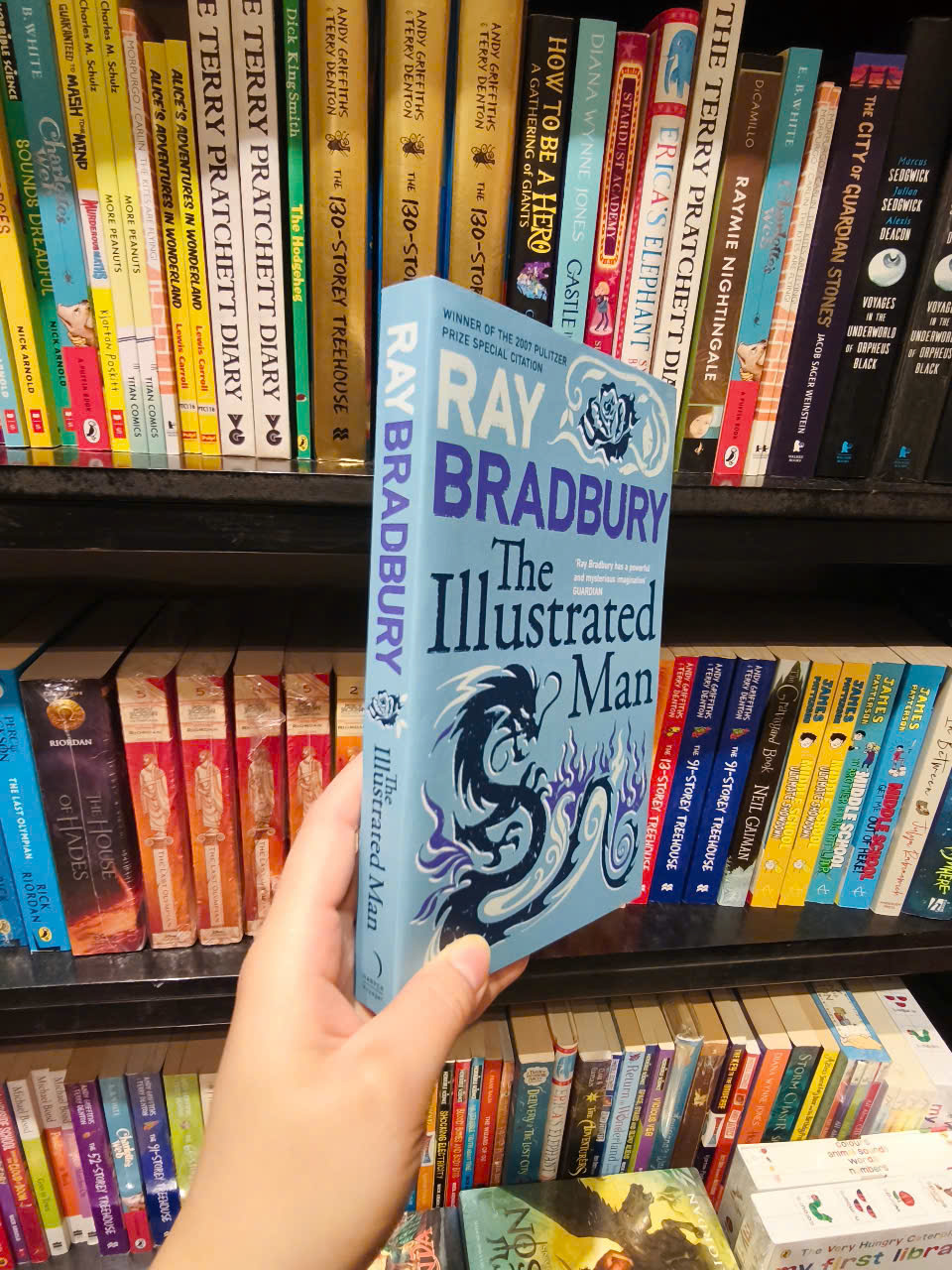 Sách - The Illustrated Man by Ray Bradbury - Sách tiếng anh, bìa mềm, tiểu thuyết/ Fiction/ Novel