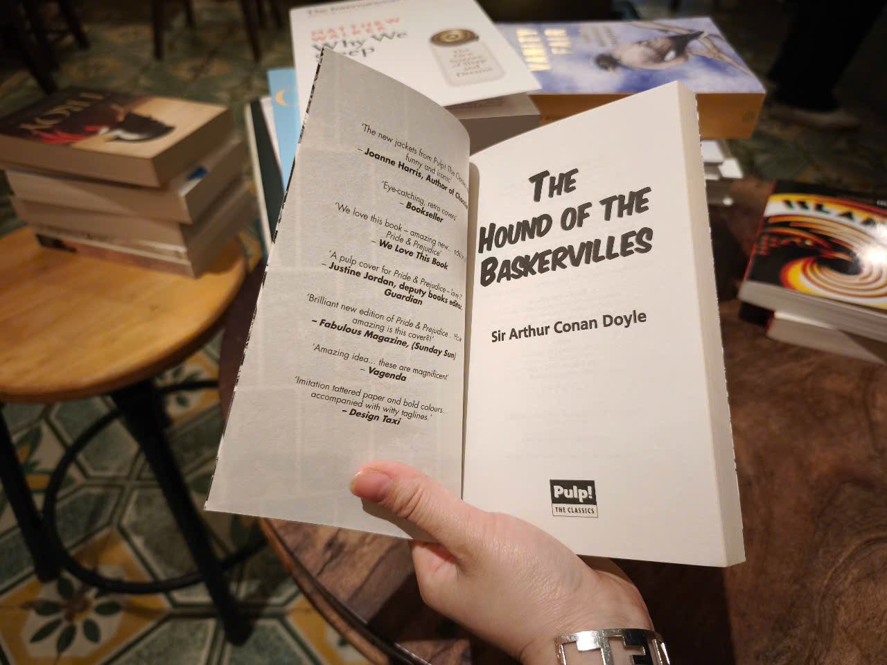 Sách - The Hound of the Baskervilles by Sir Arthur Conan Doyle - Mystery / Fiction in English