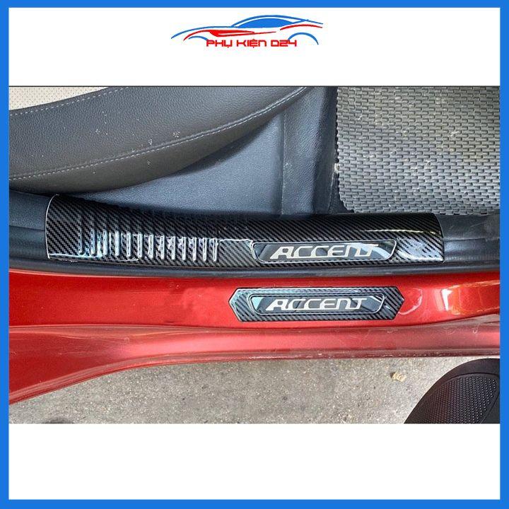 Bộ nẹp bước chân trong ngoài vân Cacbon xe Accent 2018-2019-2020 chống trầy làm đẹp ô tô