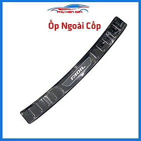 Ốp chống trầy cốp Fadil 2019-2020-2021-2022 thép không gỉ vân titan bảo vệ xe chống va đập