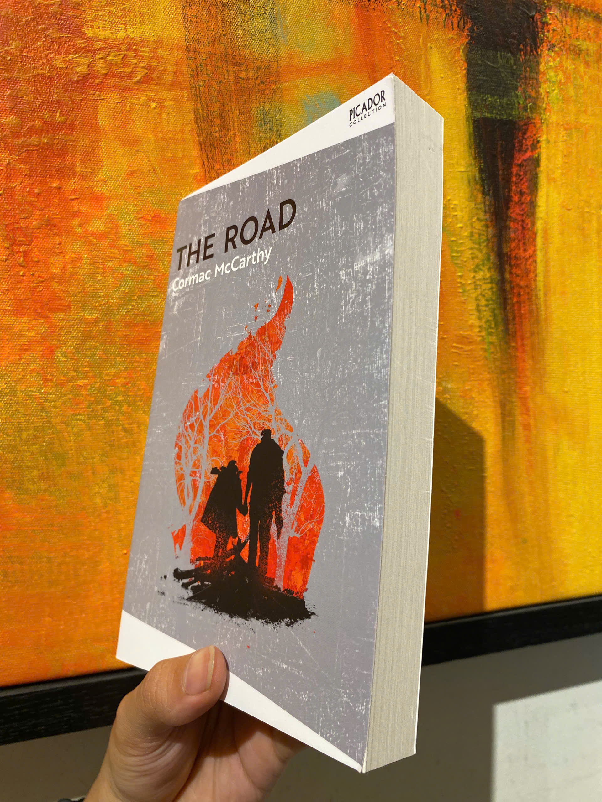 Sách - The Road: Pulitzer Prize Winner & National Bestseller by Cormac McCarthy - English Novel / Sách Ngoại văn Nhập khẩu